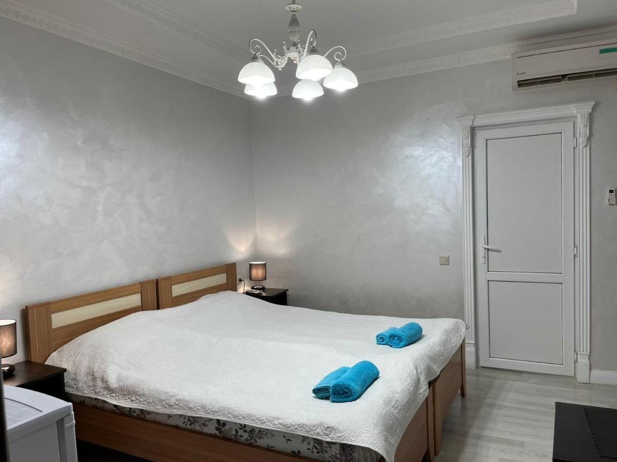 Guest House Esma Sukhumi Exterior photo