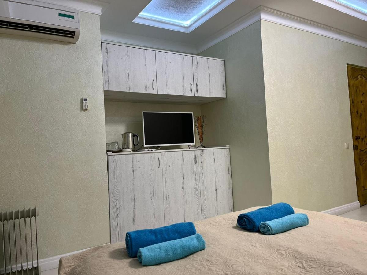 Guest House Esma Sukhumi Exterior photo