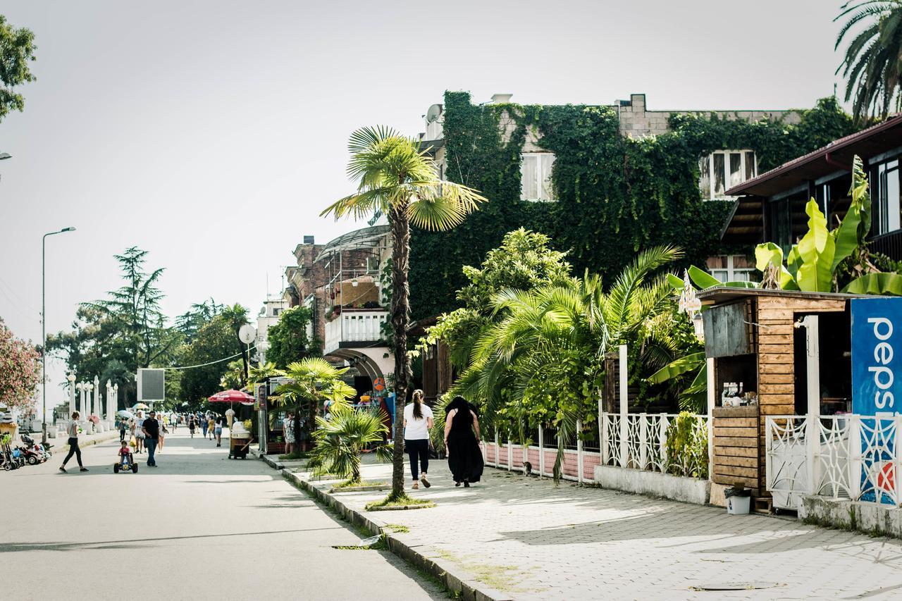 Guest House Esma Sukhumi Exterior photo