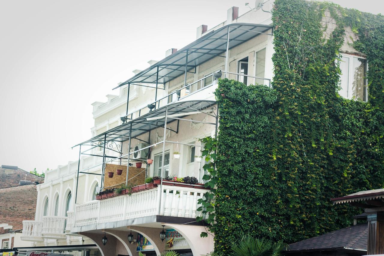 Guest House Esma Sukhumi Exterior photo