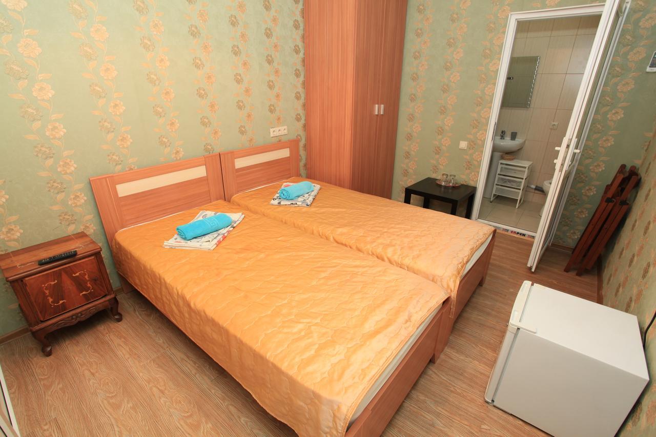 Guest House Esma Sukhumi Exterior photo