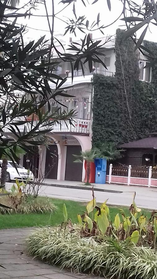 Guest House Esma Sukhumi Exterior photo