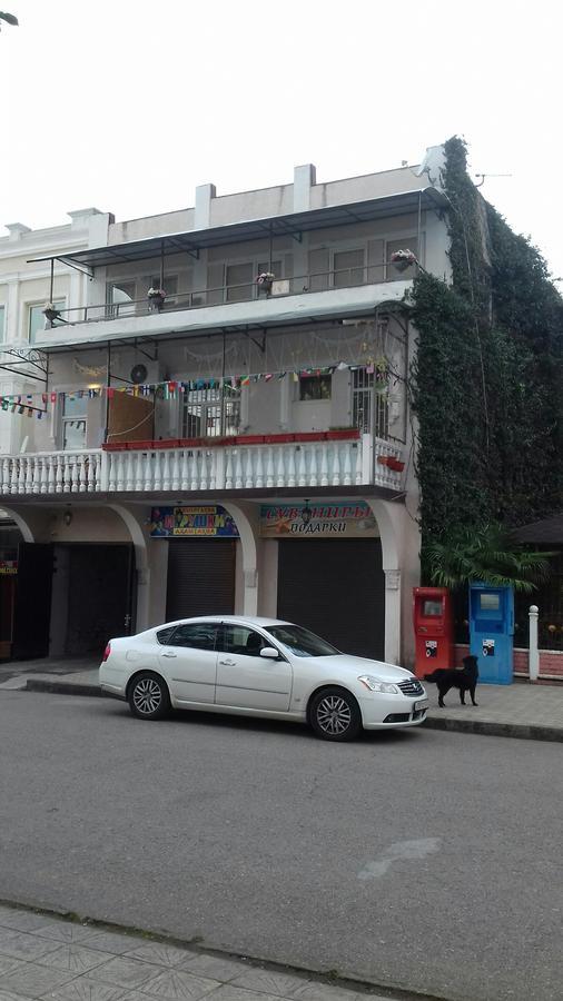 Guest House Esma Sukhumi Exterior photo