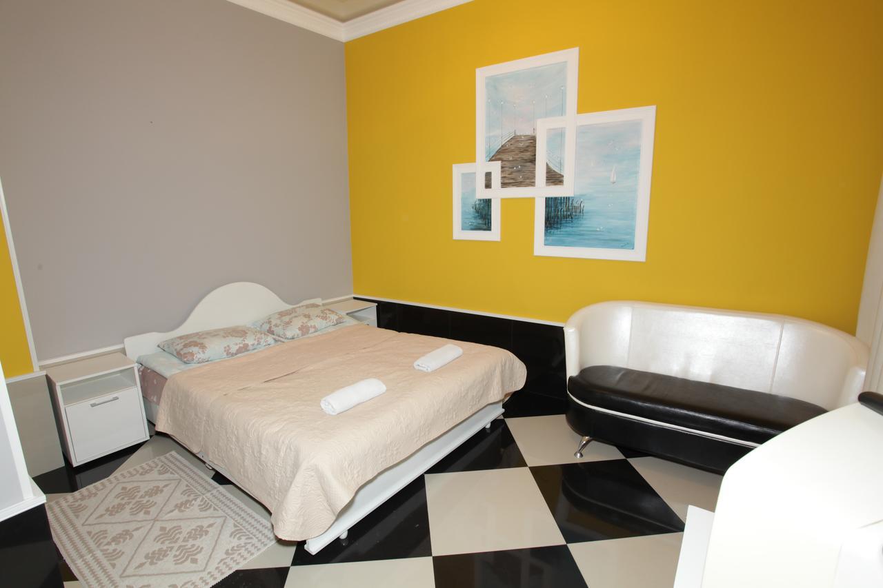 Guest House Esma Sukhumi Exterior photo