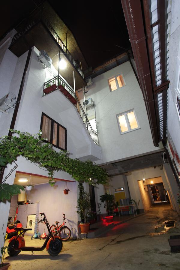 Guest House Esma Sukhumi Exterior photo